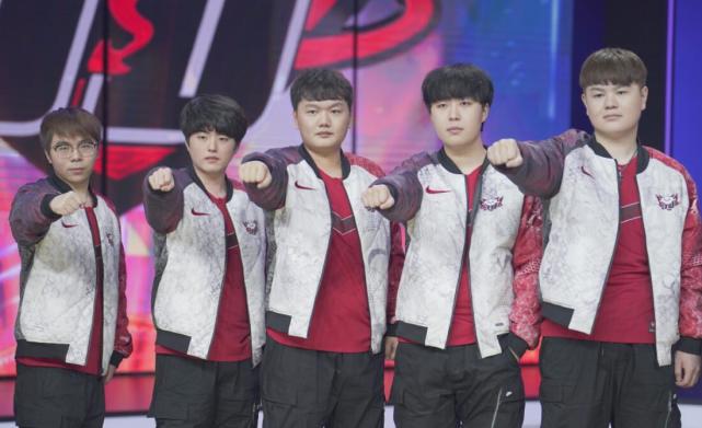 一份年薪接 一份年薪接